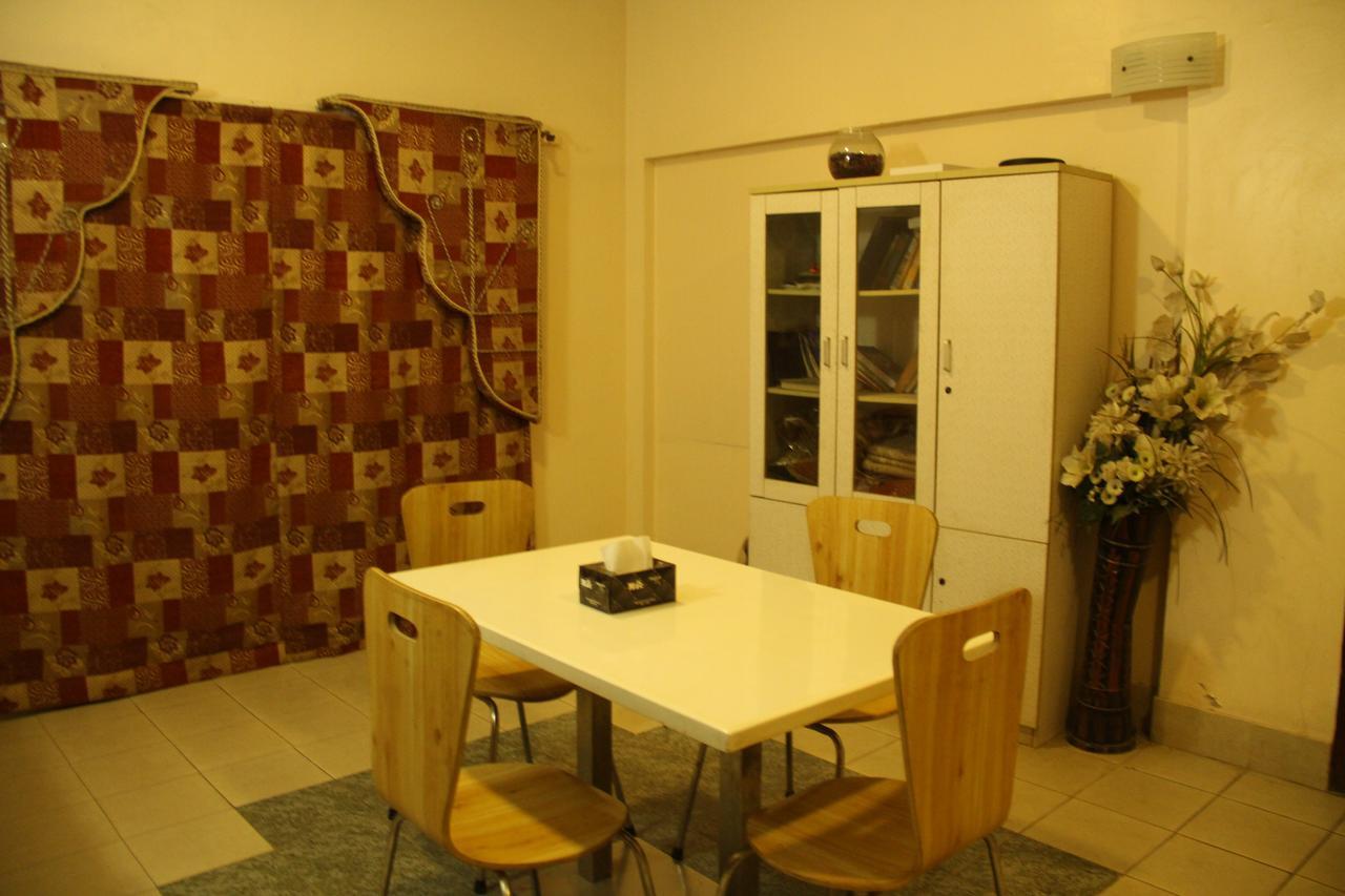 Embassy Lodge Karacsi Kültér fotó